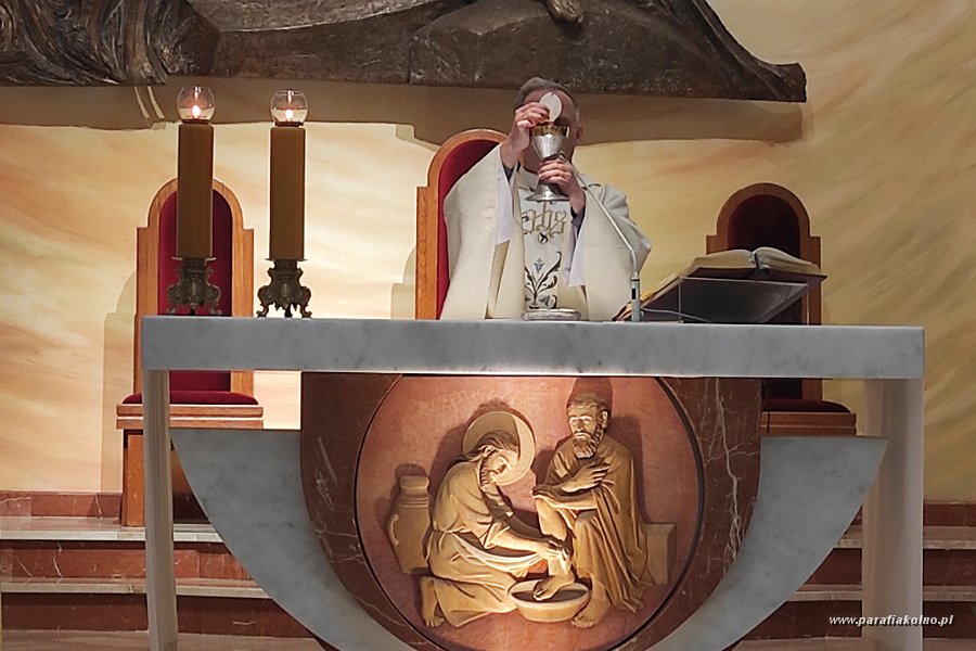 028 Piątek - Eucharystia.jpg